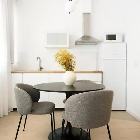 Blanq Marina Suites *
