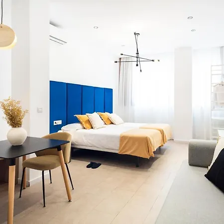 Blanq Marina Suites Aparthotel
