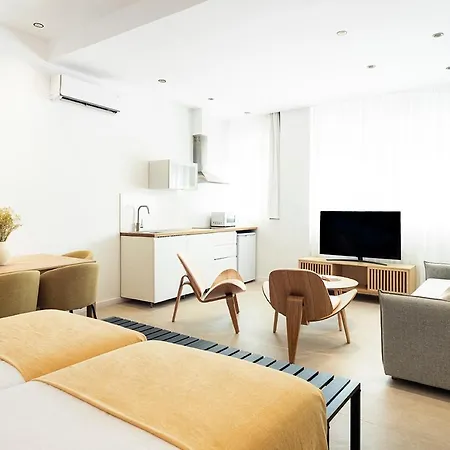 アパートホテル Blanq Marina 4*