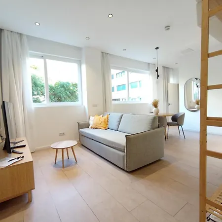 Blanq Marina Suites Aparthotel