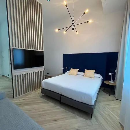 Blanq Marina Suites Aparthotel *