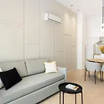 Blanq Marina Suites Aparthotel 4*