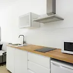 Blanq Marina Suites Aparthotel