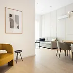 Blanq Marina Suites Aparthotel 4*